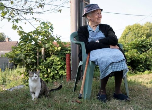 La doyenne du village, Andréa Perrier, 101 ans a tenu à accueillir le groupe