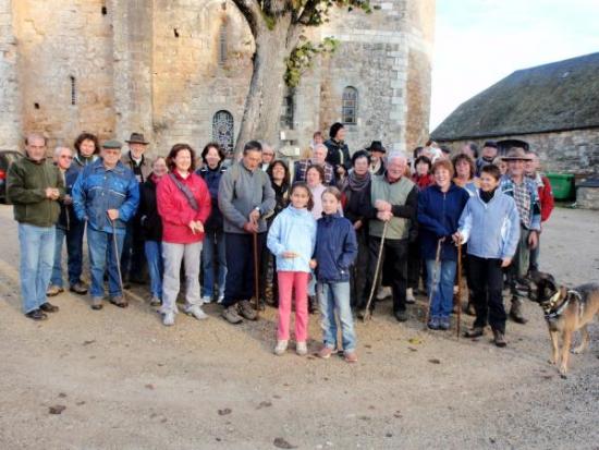 le groupe de randonneurs au départ d`Estivals