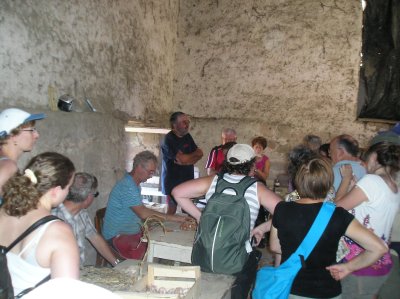 fabrication d`une tresse d`&eacute;chalotes