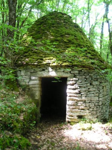 borie sur la rando des cabanes